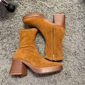Lulus Tan/Brown Suede Ankle Boots